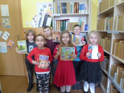 Nowi czytelnicy biblioteki szkolnej